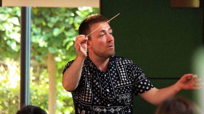 Tom Hammond conducting