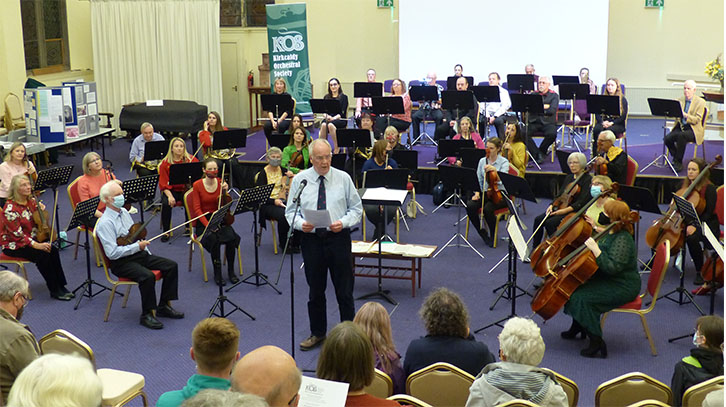 Bert Hannah addressing the audience