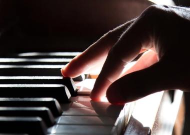fingers playing the piano